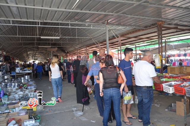  كفرقاسم  :ازدحام مروري وبشري بعد عودة الحياة من جديد لسوق السبت والوفود تتوافد من الوسط اليهودي